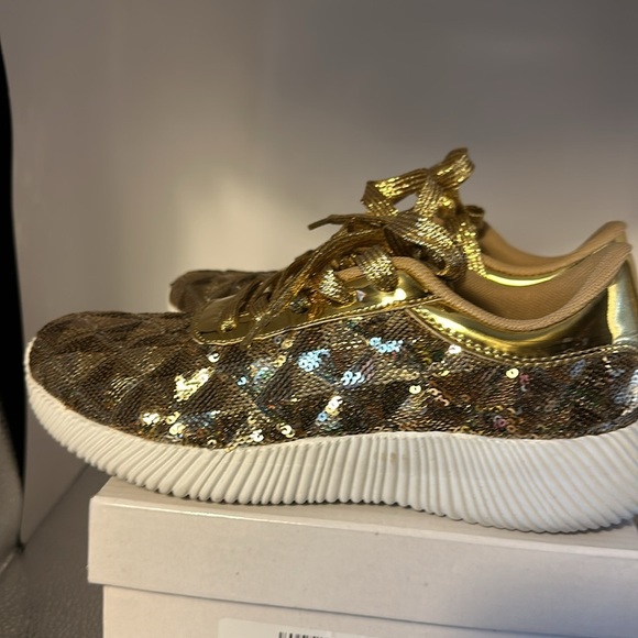 BELOS memory foam shoes new in the box size 6. Beautiful gold sequins. - Picture 4 of 7